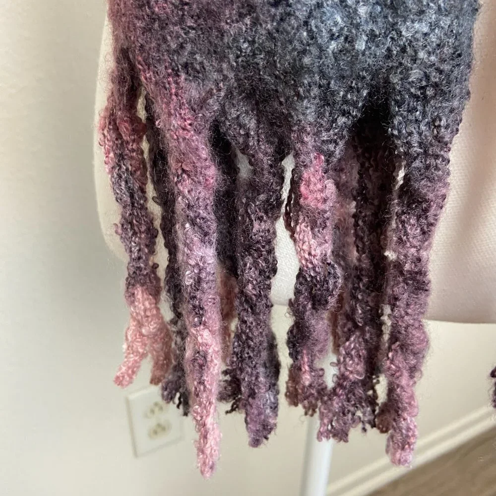 NWOT  Soft Warm Winter Large  Scarf Fringe